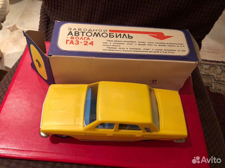Игрушка Волга газ-24-10 заводная. СССР