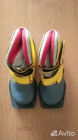 Детские лыжные ботинки