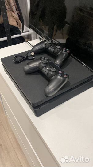 Sony PS4 slim 500GB + 2 джостика
