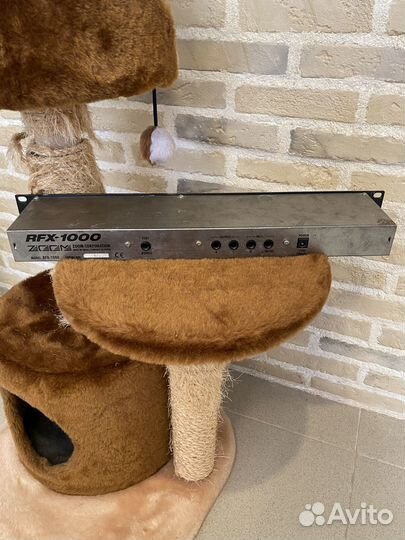 Zoom RFX - 1000 ревербратор