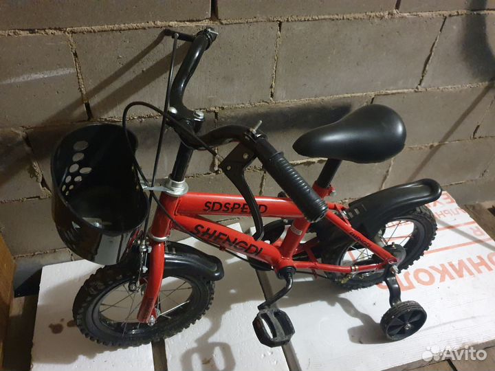 Детский велосипед четырехколесный