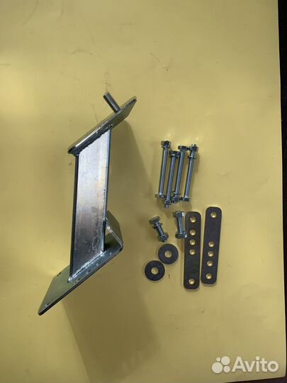 Кронштейн запасного колеса для прицепа