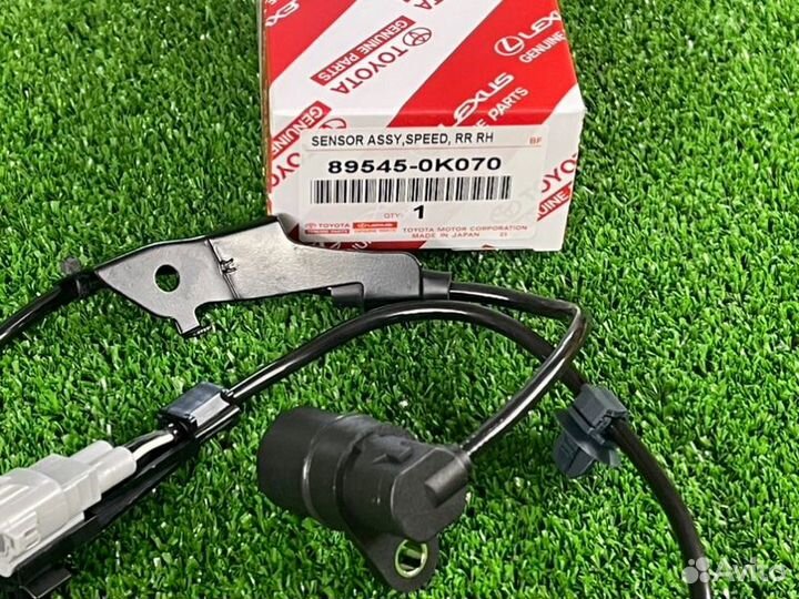 Датчик скорости задний правый Toyota Hilux