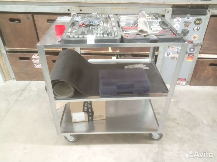 Тележка для инструмента на колесах