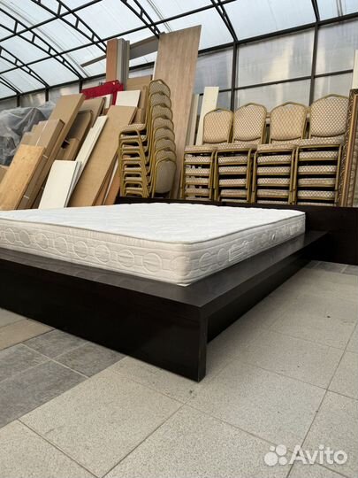 Кровать С Матрасом и Подъемным Механизмом