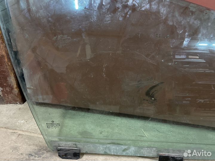 Стекло передние правое