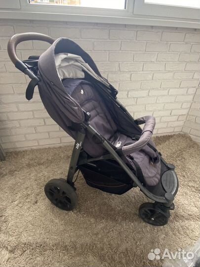 Коляска прогулочная Joie signature