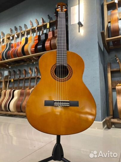 Классическая гитара Yamaha