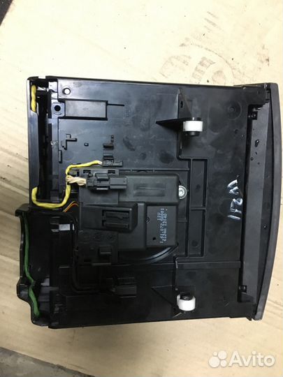 Ящик передней консоли Mercedes w211