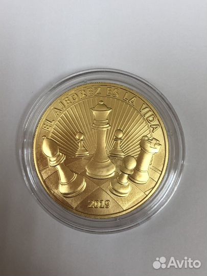 Золотая монета Камеруна 