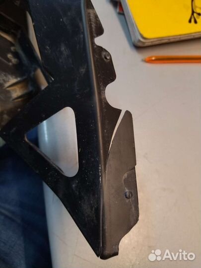 Кронштейн переднего бампера левый W222
