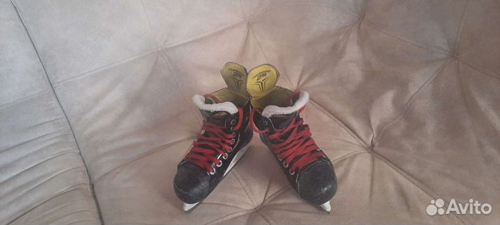 Хоккейные коньки детские проф. bauer supreme 2S