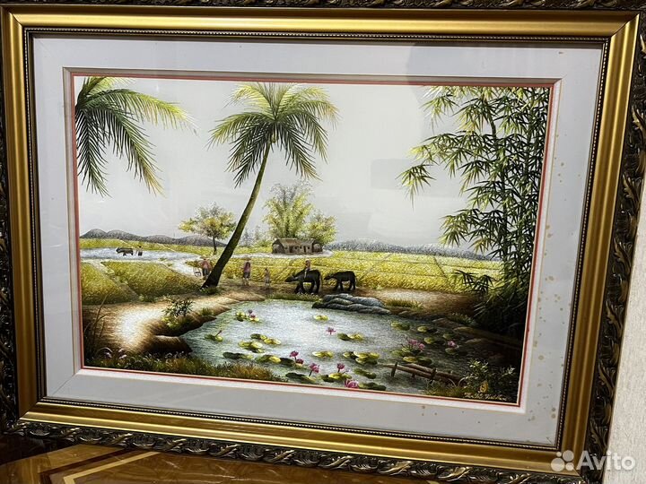 Картина вышита шелком