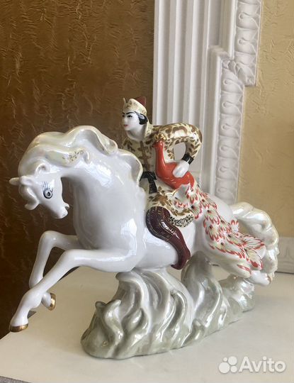 Статуэтка Иван царевич и жар птица. лзфи
