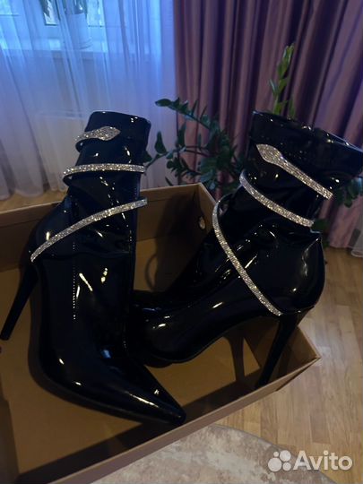 Ботильоны лаковые