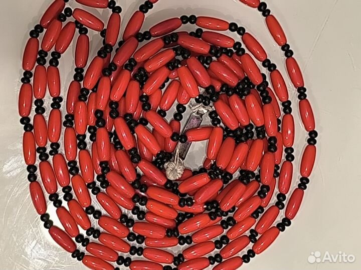 Коралловые бусы