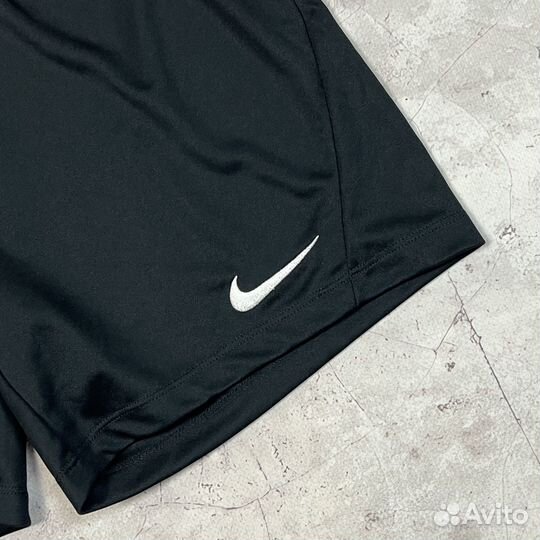 Женские Шорты Nike размер S