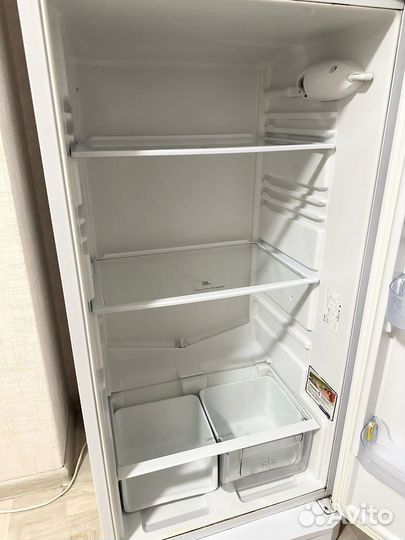 Холодильник на запчасти indesit