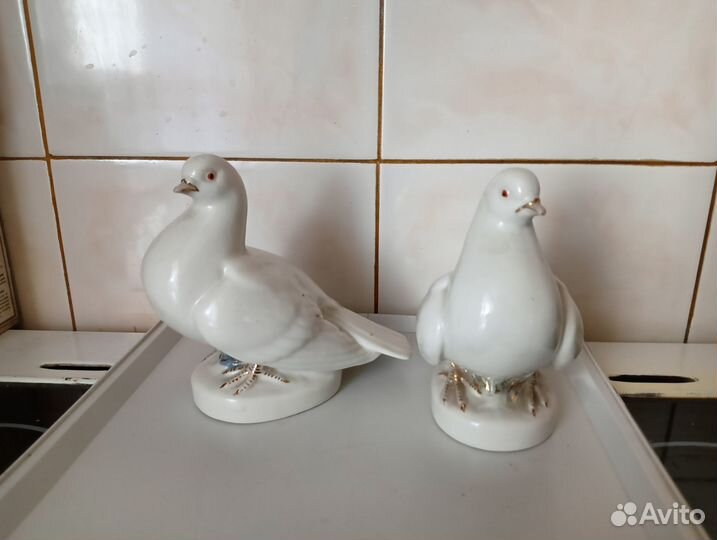 Статуэтка фарфоровая