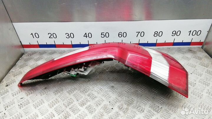 Фонарь задний левый Volvo V50 2005 30678749