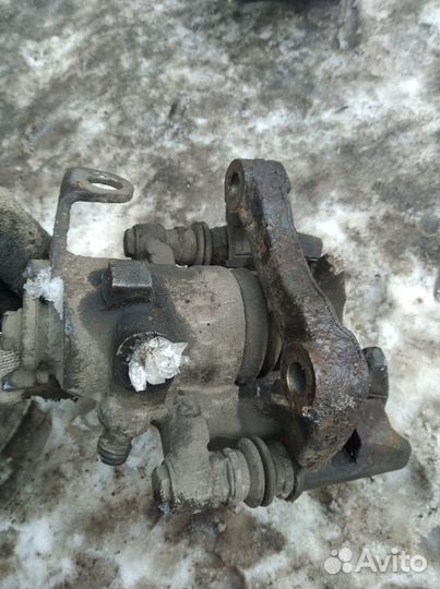 Суппорт задний правый Пежо 307/308