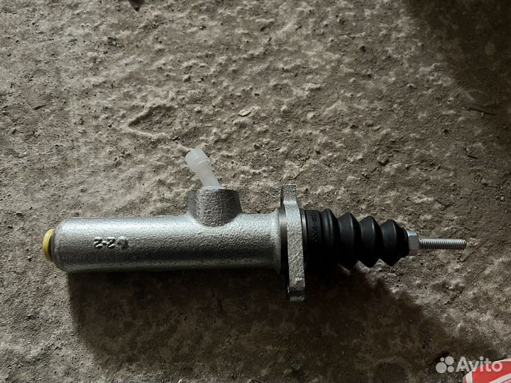 Главный цилиндр сцепления Audi 100