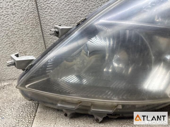 Фара передняя левая toyota isis