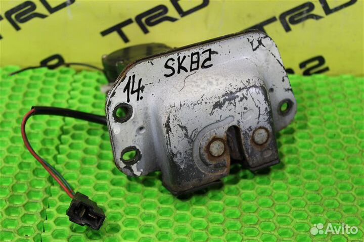 Замок багажника Mazda Bongo SK82MN F8 2012