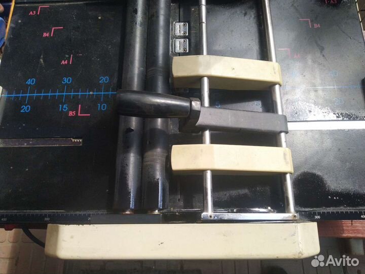 Брошюровщик и счётчики банкнот