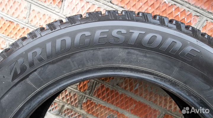 Bridgestone Blizzak Spike-01 225/60 R17