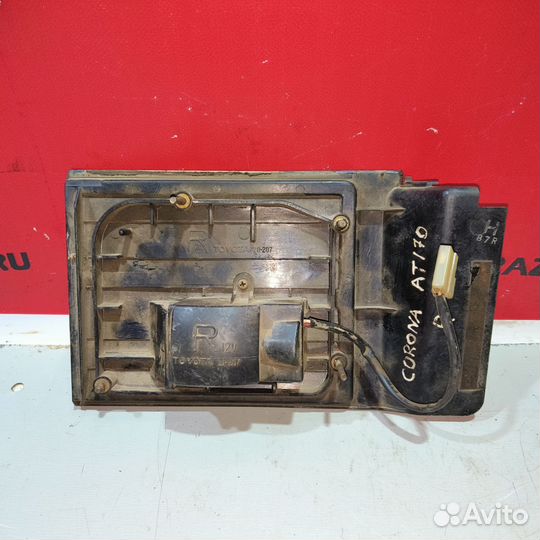 Фонарь правый внутренний Toyota Corona 170