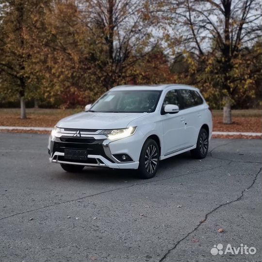 Mitsubishi Outlander 2.0 CVT, 2022, 30 км