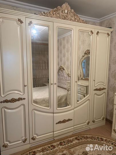 Спальный гарнитур