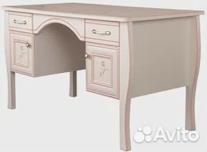 Стол с ящиками