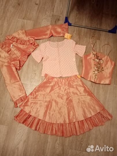 Нарядные платья и костюмы на девочку 128-134