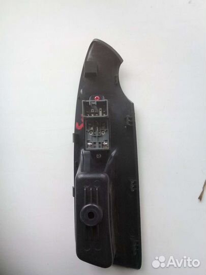 Кнопка стеклоподъемника