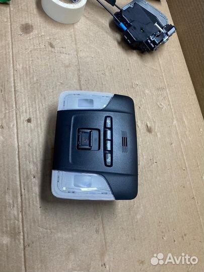 Передний потолочный плафон Corolla E210