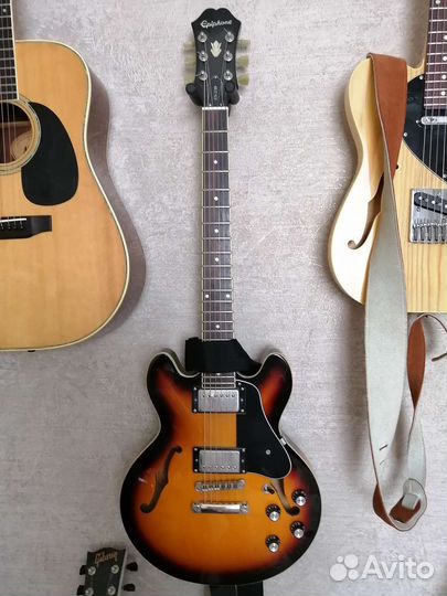 Полуакустическая электро гитара