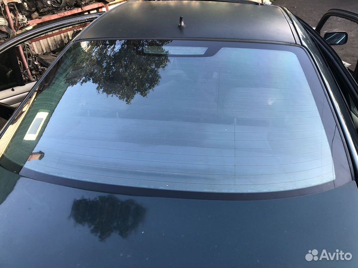 Заднее стекло без дефектов на bmw e46 1999г