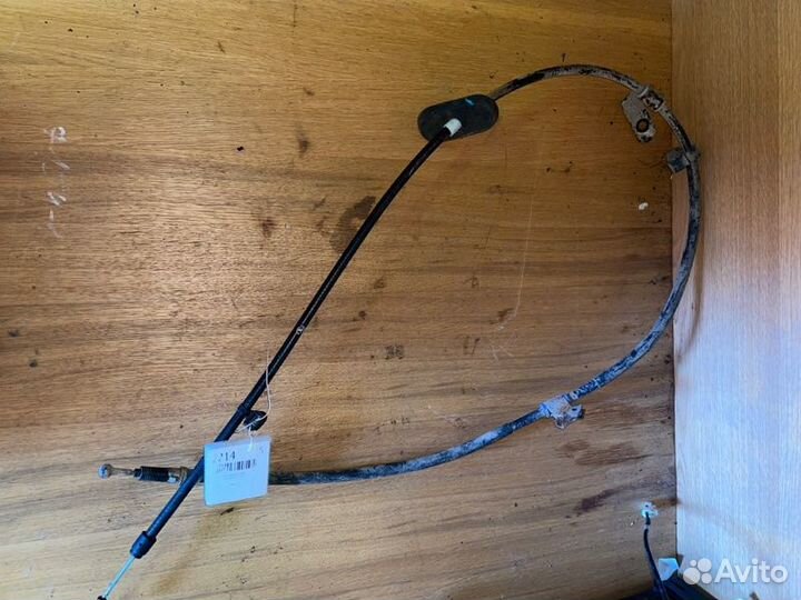 Трос ручного тормоза левый Opel Astra J A16XER