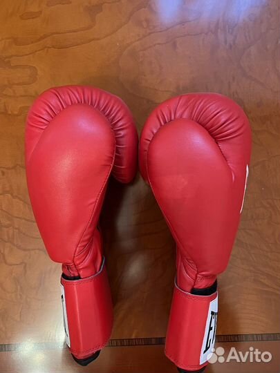Боксерские перчатки Everlast 10oz