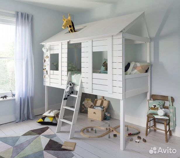 Детская кроватка домик