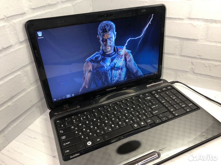 Игровой ноутбук Toshiba 2 видеокарты