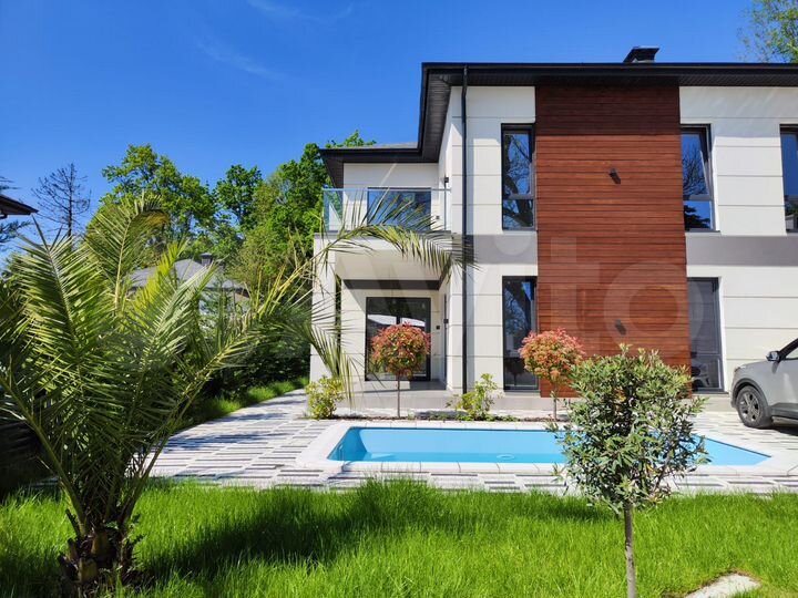 Дом 200 м² на участке 5 сот.