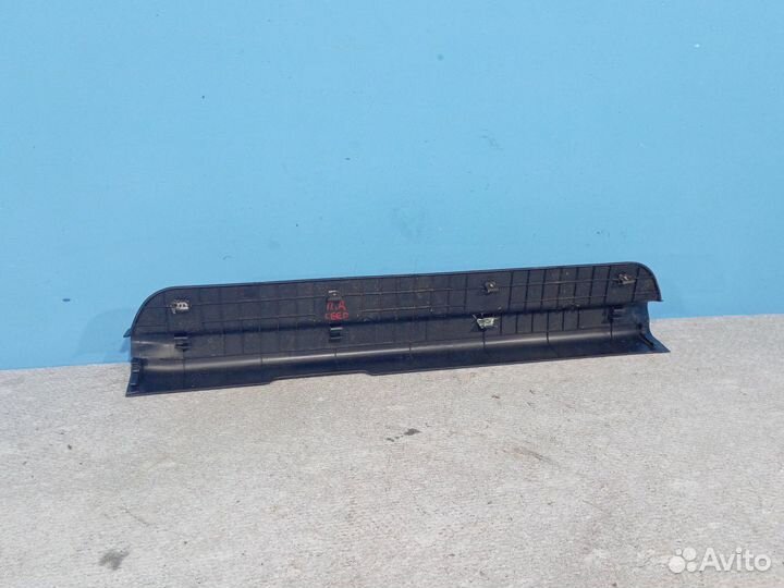 Накладка порога передняя правая Kia Ceed 1 (ED)