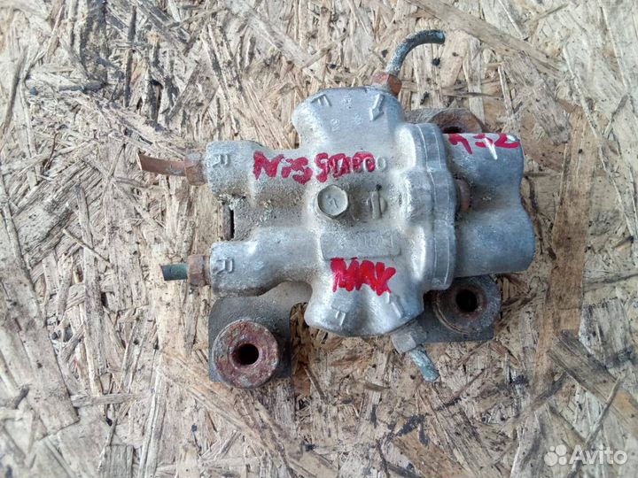 Распределитель тормозной системы (Колдун) Nissan M