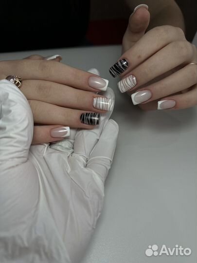 Модель на маникюр