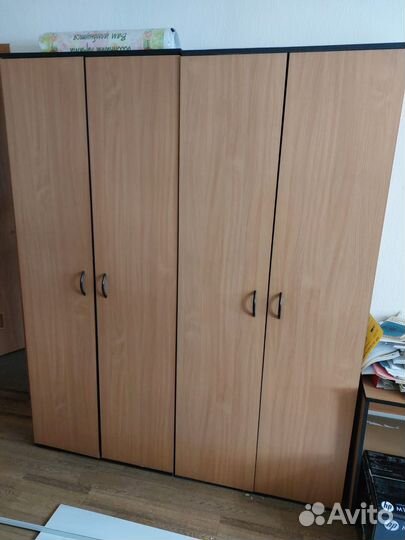 Шкаф распашной с полками