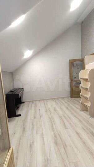 5-к. квартира, 130 м², 4/4 эт.