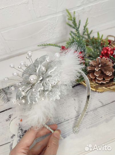 Ободок Снежинка с бусинами для девочек
